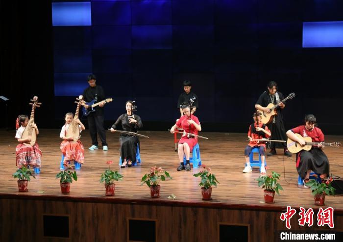 富联娱乐登录:“中国寻根之旅”夏令营上海营闭营:共同编织上海记忆